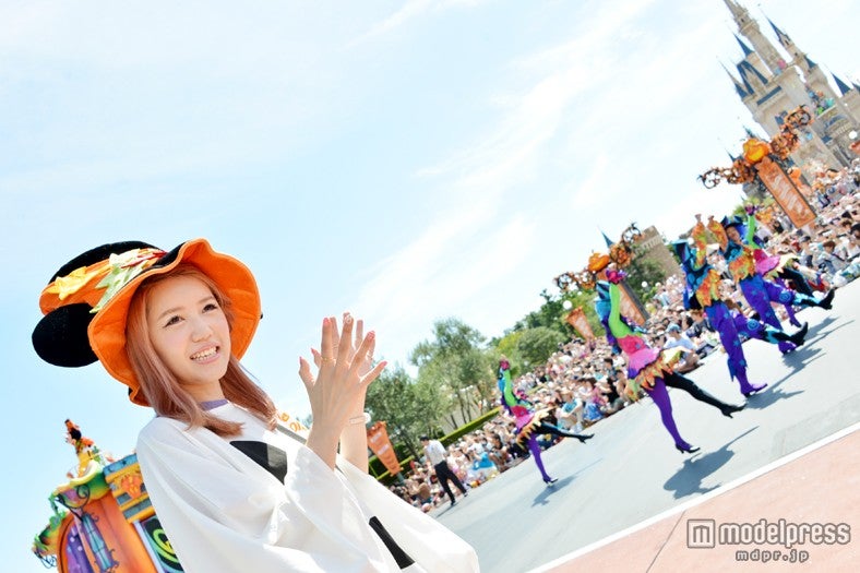 東京ディズニーランド新パレード「ハッピーハロウィーンハーべスト」／モデル：河西里音