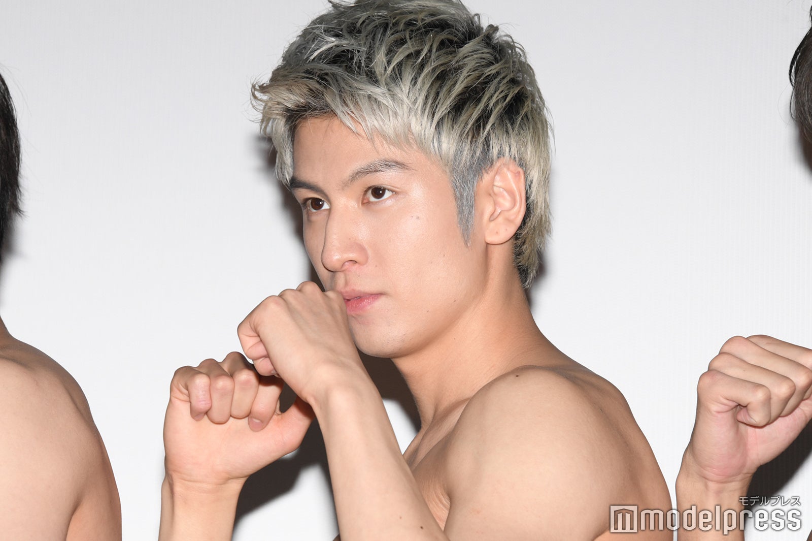 クラブステップで移動していた長谷川慎（C）モデルプレス