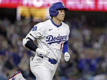 大谷翔平 冷静に四球選んで満塁と好機拡大→スミスの逆転2点二塁打で絶叫！ウリーベの低め変化球をしっかり我慢