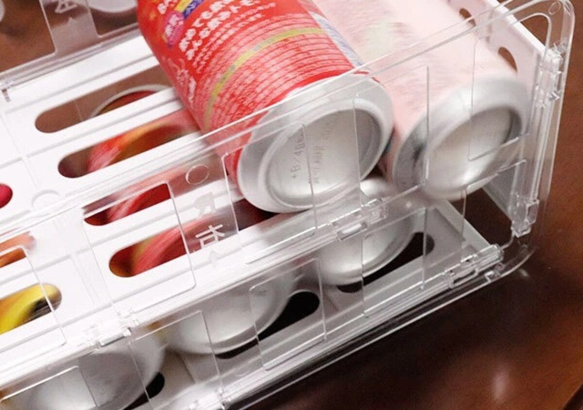 ダイソー 再生PPを使用した環境にやさしい缶ボトルホルダー ダイソーの再生PPを使用した環境にやさしい缶ボトルホルダーの缶を整理する