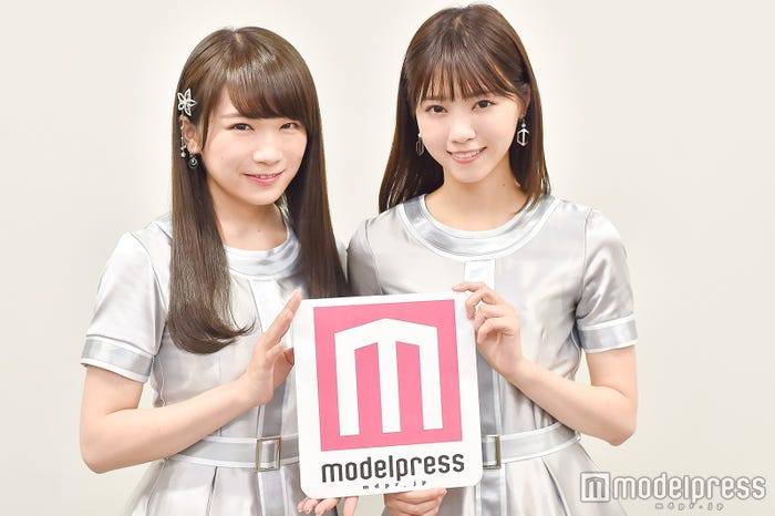 西野七瀬&秋元真夏(C)モデルプレス