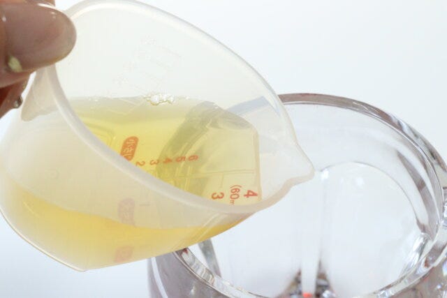 上から量れる耐熱計量カップ（60mL）　注ぎ口