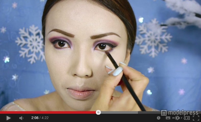 dope2111「Disney's Frozen Elsa Makeup Tutorial」／YouTubeより
