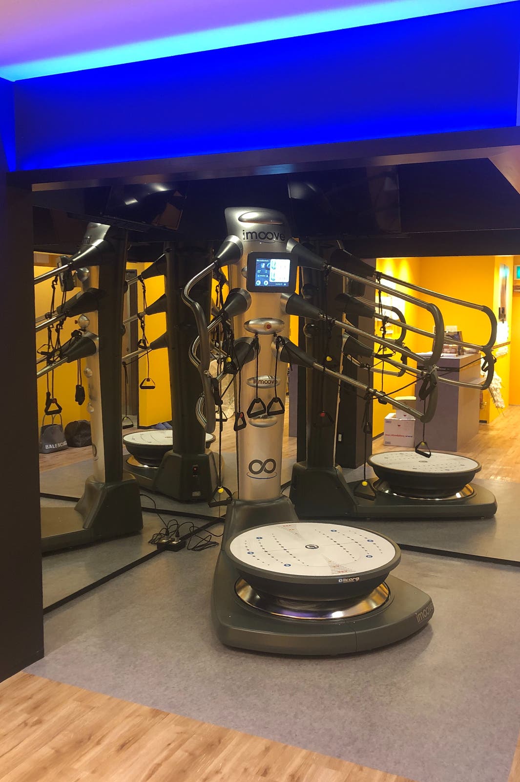 乗っているだけで3D運動ができる「アイムーヴ」を日本で初導入