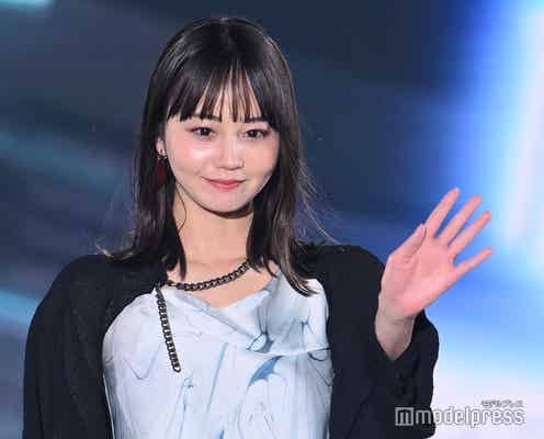 新婚のNANAMI、スリットからチラリ美脚に視線集中<関西コレクション 2023 S/S>