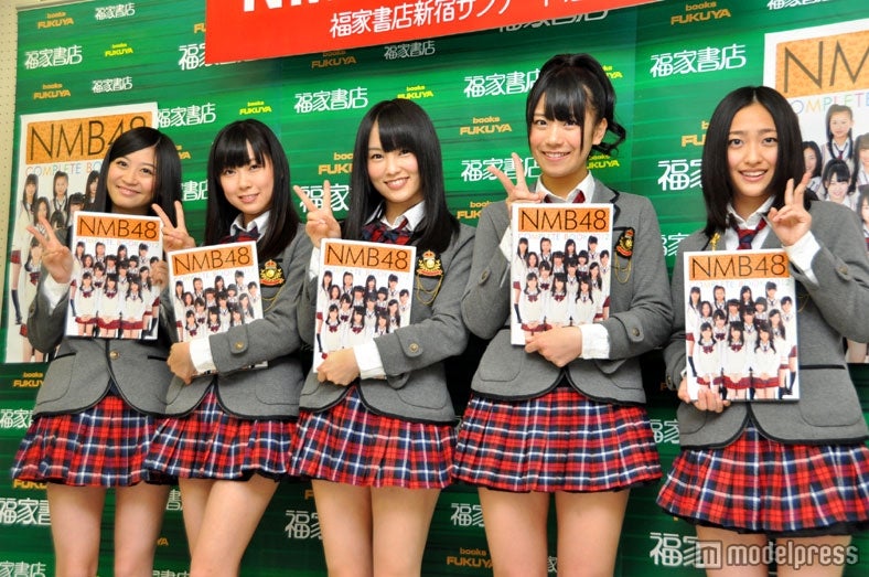 NMB48（写真左から：上西恵、渡辺美優紀、山本彩、福本愛菜、小谷里歩）