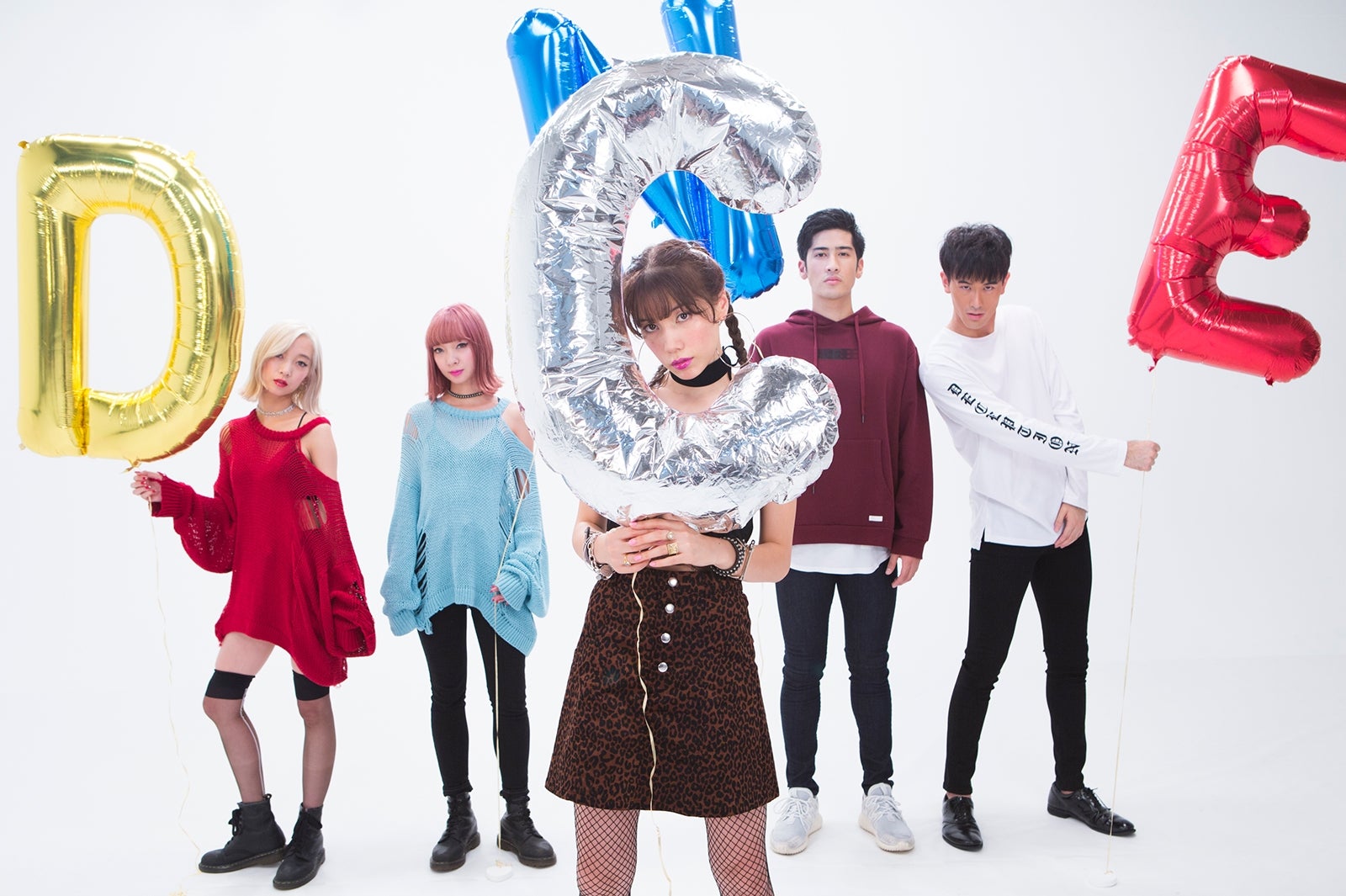 仲里依紗（中央）