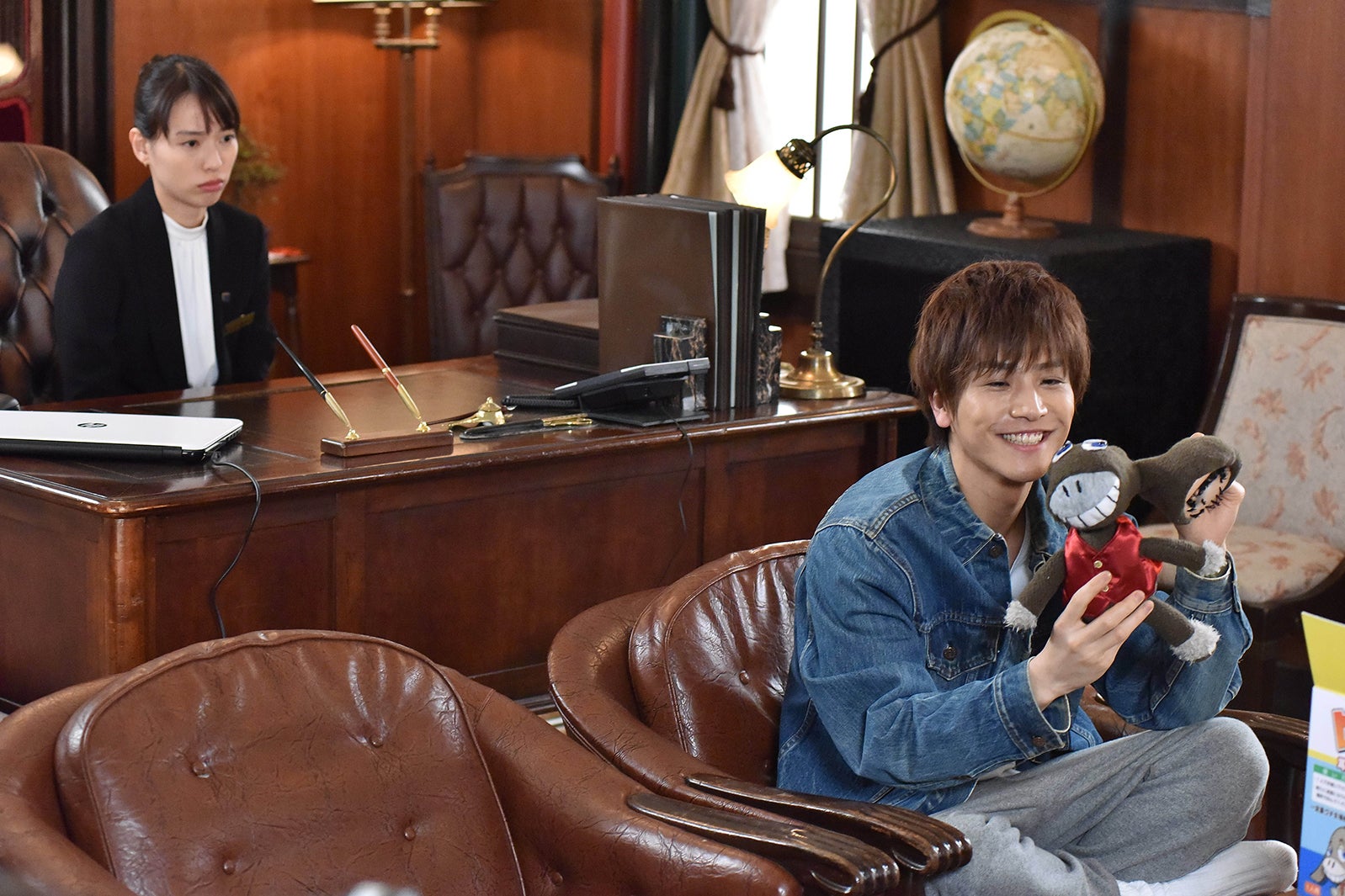 戸田恵梨香、岩田剛典／「崖っぷちホテル！」第3話より（C）日本テレビ