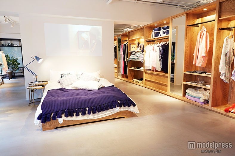 ベッドルームのコーディネートを楽しめる広々とした空間