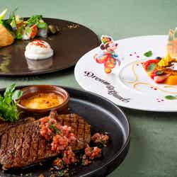 エンパイア・グリル(カリフォルニア料理)東京ディズニーリゾート40周年“ドリームゴーラウンド”エンパイア・グリル・ディナー(C)Disney