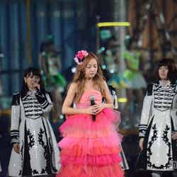 板野友美、卒業セレモニーで大島優子らメンバーに見送られる／「AKB48 2013真夏のドームツアー～まだまだ、やらなきゃいけないことがある～」東京公演4日目より