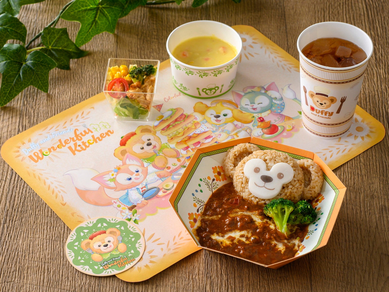 ダッフィーのスペシャルセット（ビーフ）2,380円（C）Disney