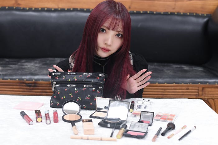 藍染カレン(C)モデルプレス