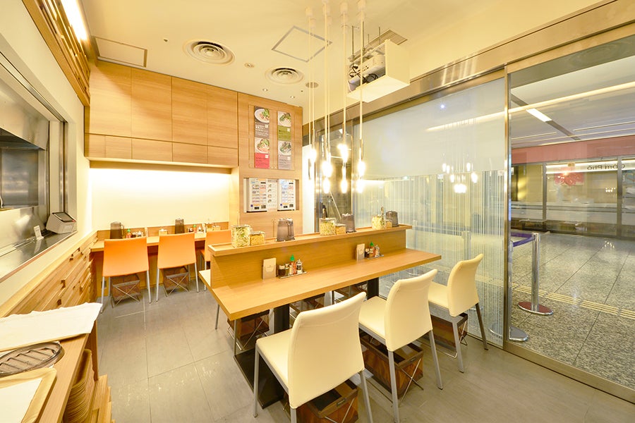 コムフォー内観