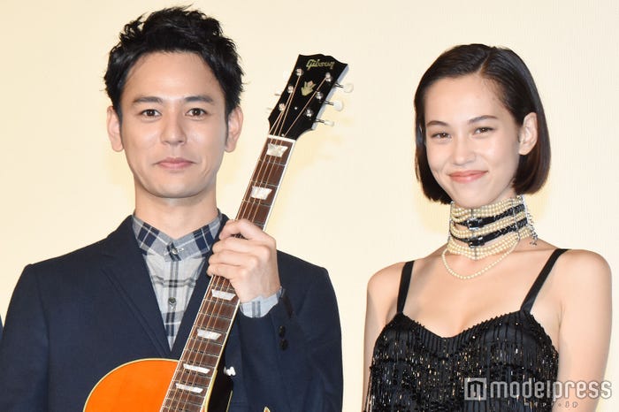 妻夫木聡、水原希子(C)モデルプレス