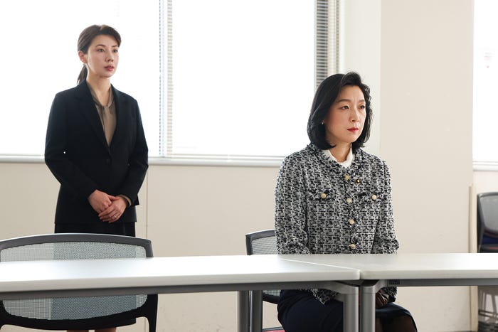 仲里依紗、江口のりこ「新年早々 不適切にもほどがある! ~真面目な話、しちゃダメですか?~」(C)TBS