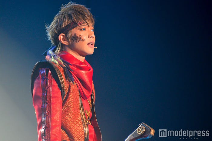 舞台「錆色のアーマ」ゲネプロより (C)モデルプレス