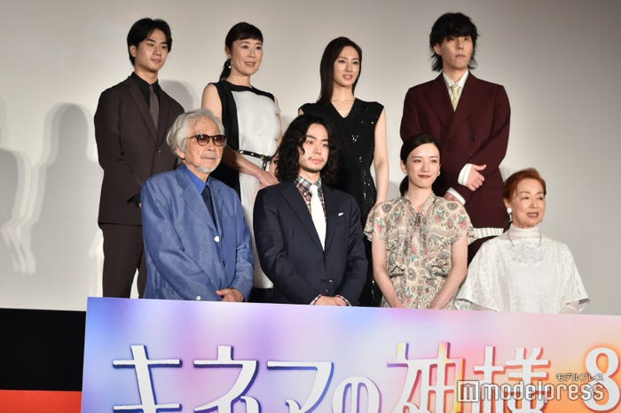 (上段左から)前田旺志郎、寺島しのぶ、北川景子、野田洋次郎、(下段左から)山田洋次監督、菅田将暉、永野芽郁、宮本信子 (C)モデルプレス