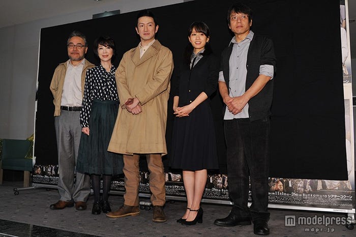 (左から)岩松了、伊藤蘭、中村獅童、前田敦子、勝村政信