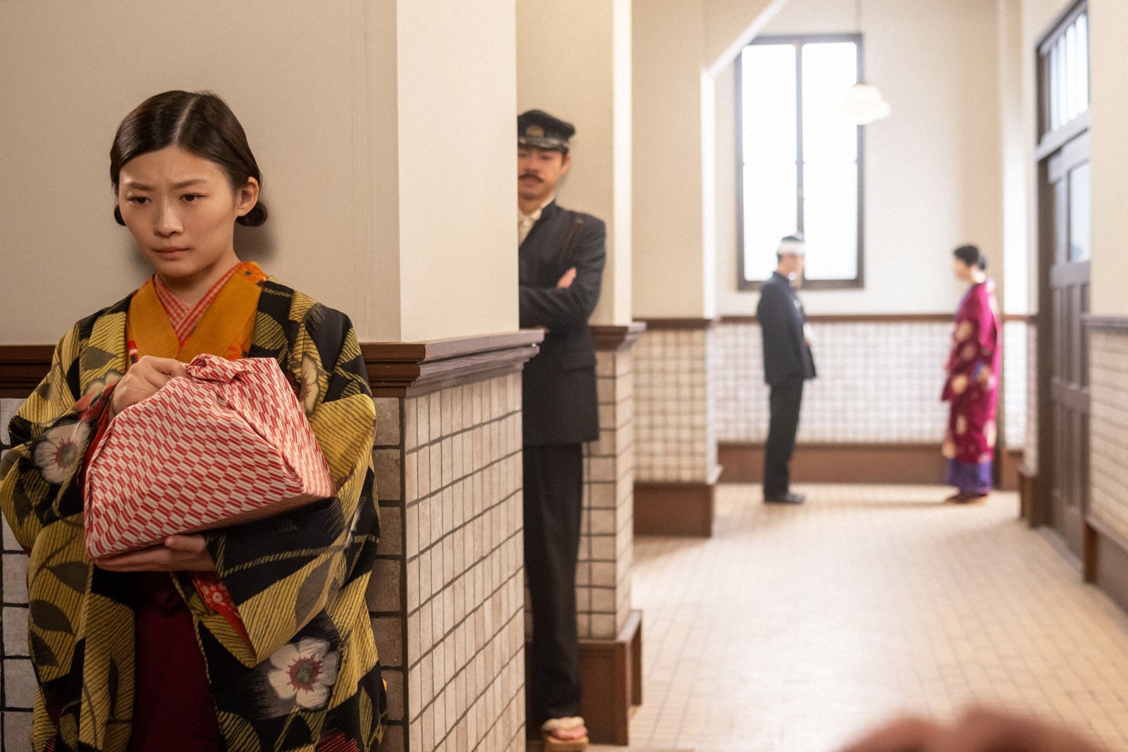 伊藤沙莉、戸塚純貴、岩田剛典、平岩紙「虎に翼」第19話より（C）NHK