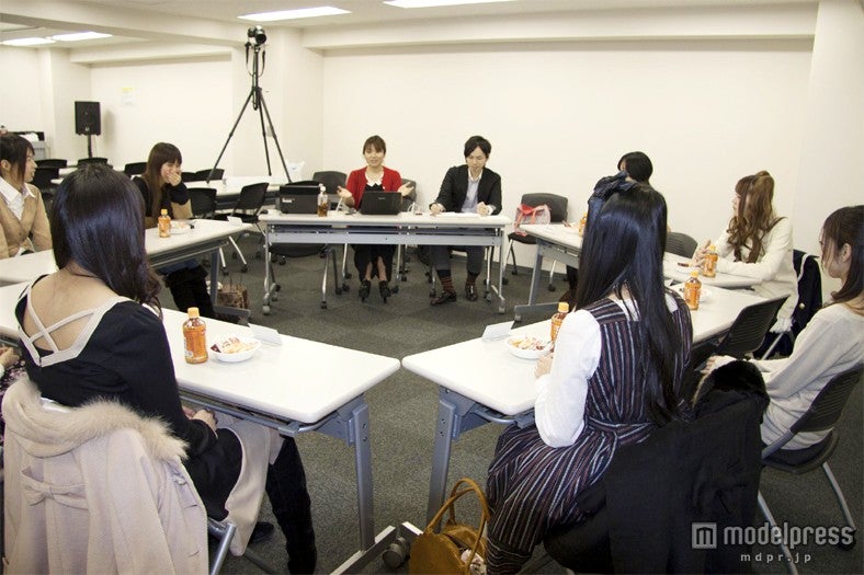 ネット通販を利用するユーザーを集めた座談会の様子