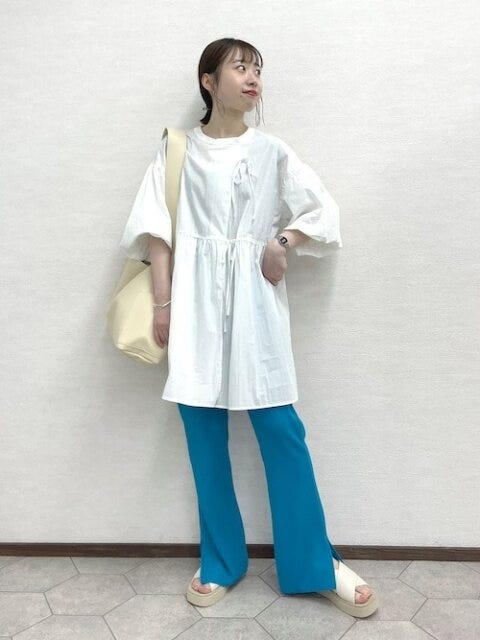 カラーパンツ　コーデ　夏