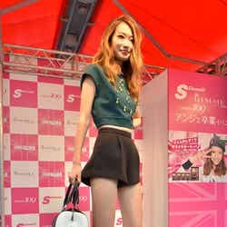 「SLY」ステージに登場した菜香