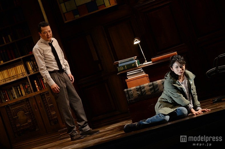 田中哲司、志田未来／舞台「オレアナ」公開フォトコールの模様