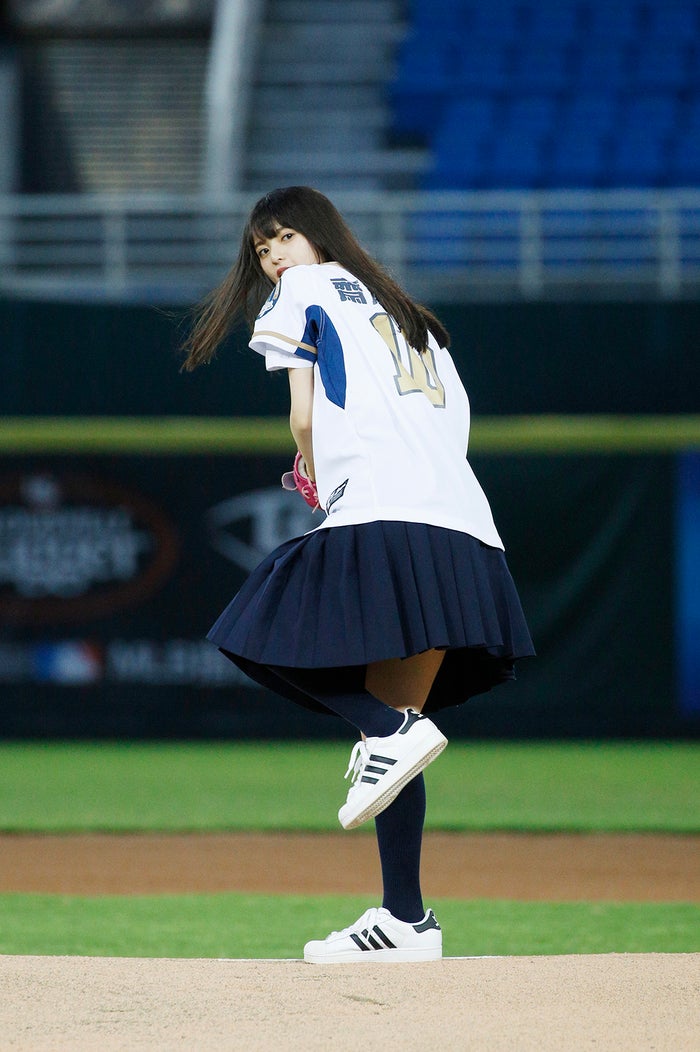 乃木坂46齋藤飛鳥 台湾で初の始球式 野茂英雄氏の トルネード投法 披露 モデルプレス 乃木坂46齋藤飛鳥 台湾で初の始球式 野茂英雄氏の トルネード投法 披露 モデルプレス