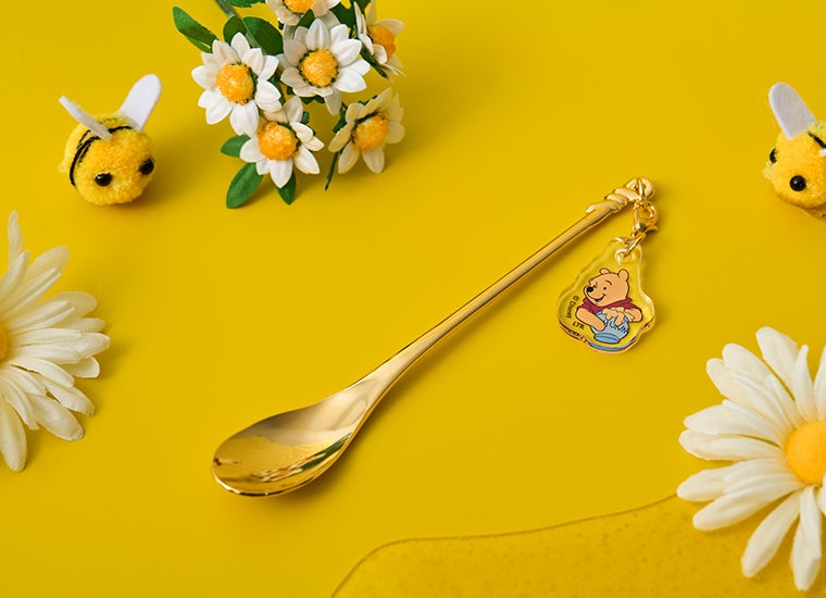 チャーム付きマドラー　税込990円（C）Disney. Based on the &quot;Winnie the Pooh&quot; works by A.A. Milne and E.H. Shepard.