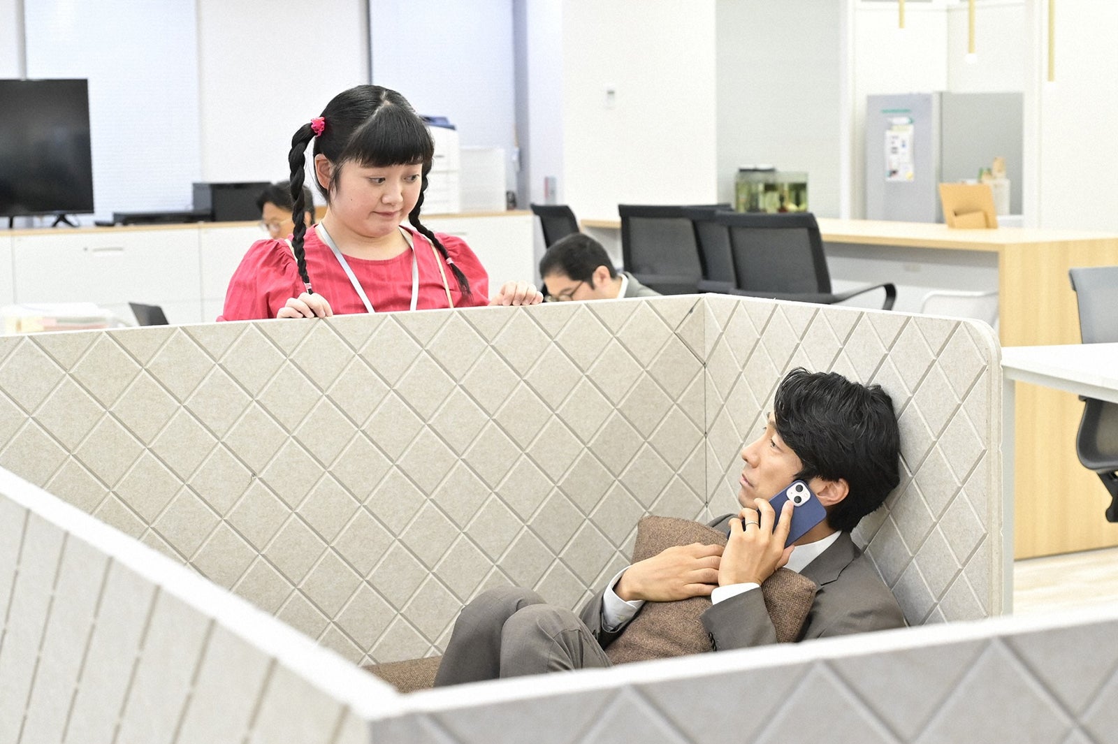 髙木ひとみ、眞島秀和／第4話より （C）「パパとムスメの7日間」製作委員会