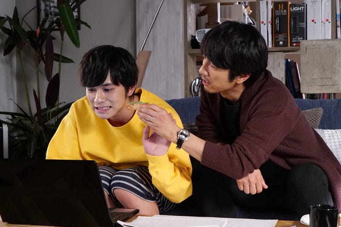 北村匠海、眞島秀和/「隣の家族は青く見える」最終話より(C)フジテレビ