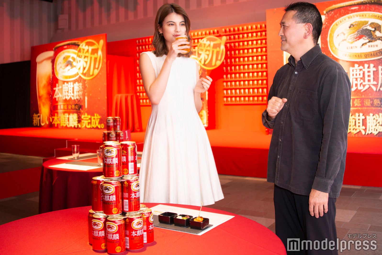 マギー、田山智広氏（C）モデルプレス