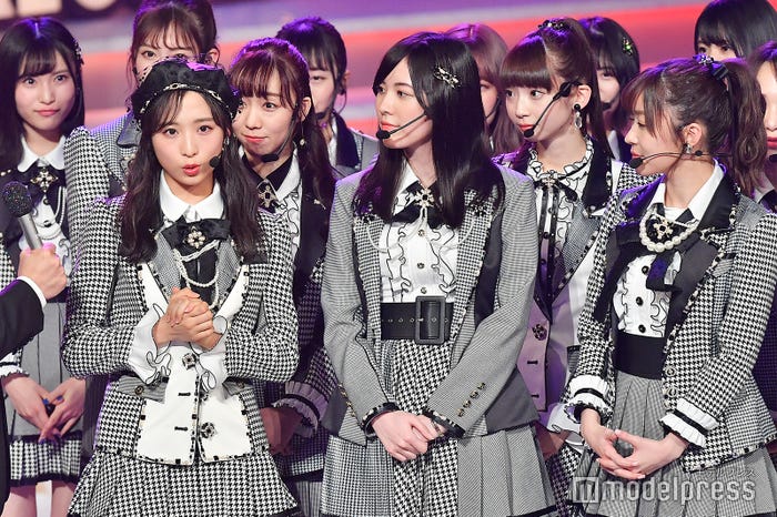 意気込みを語る小栗有以(左)/AKB4 (C)モデルプレス