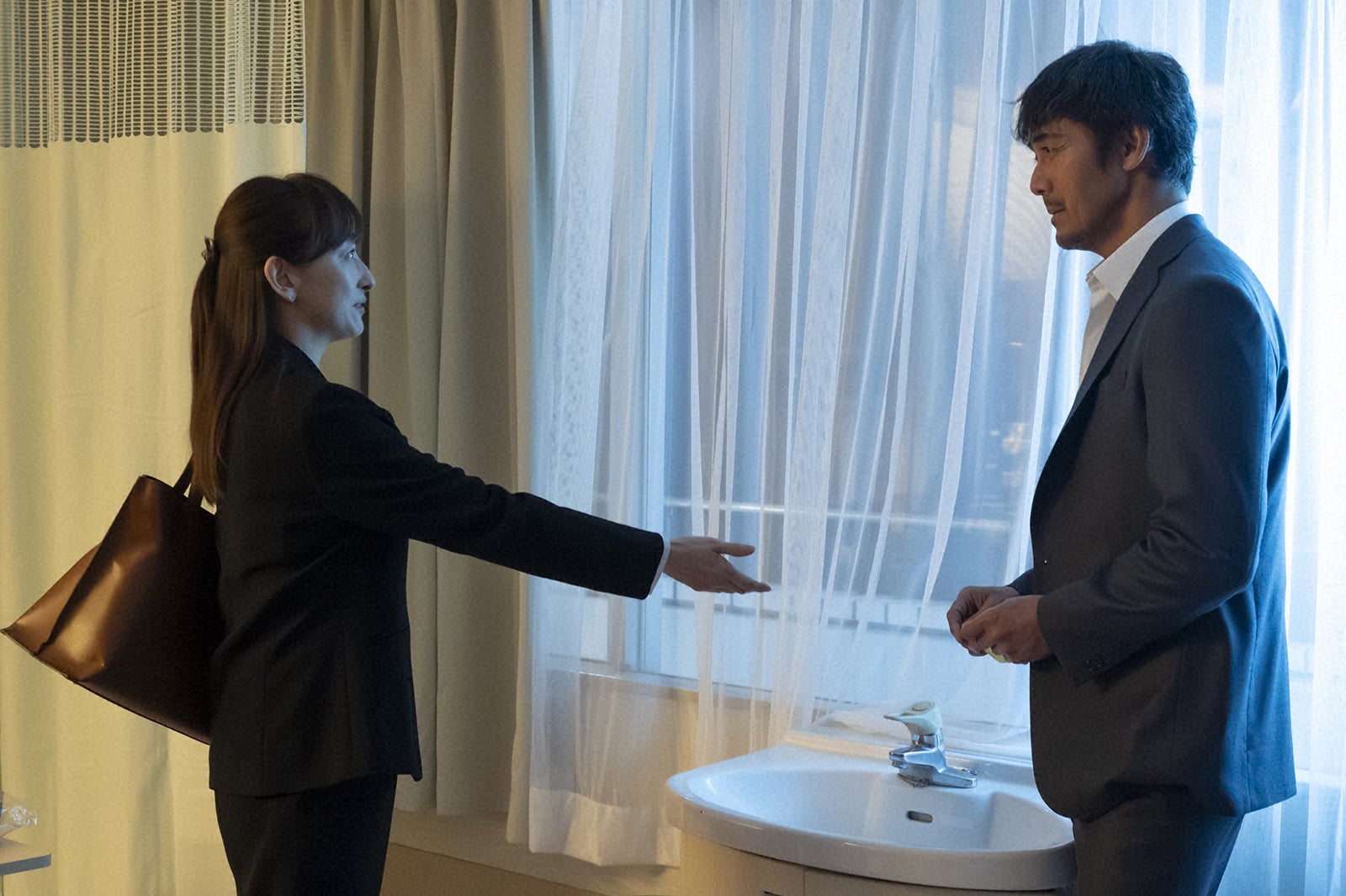 花總まり、阿部寛「キャスター」第3話（C）TBS