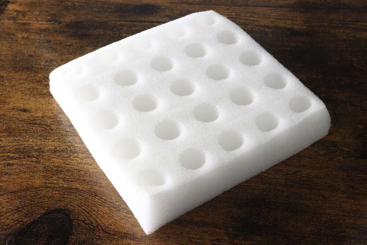 白い水耕栽培スポンジシートの全体像