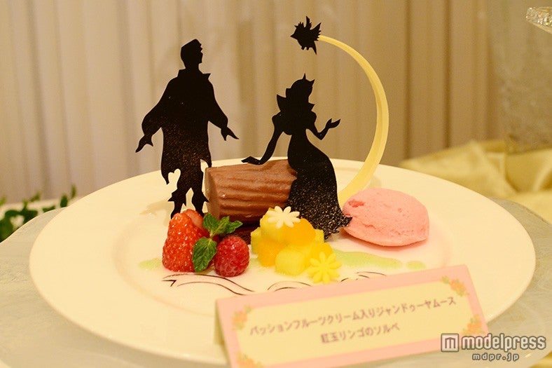 「眠れる森の美女」をイメージしたデザート