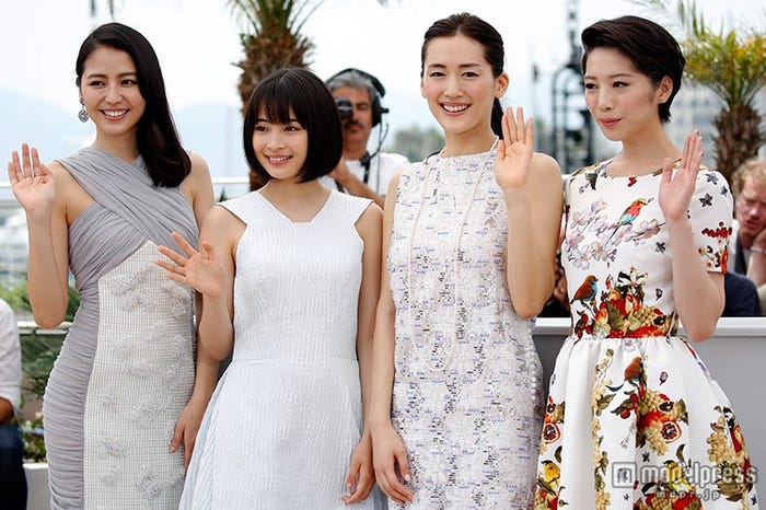 (左から)長澤まさみ、広瀬すず、綾瀬はるか、夏帆