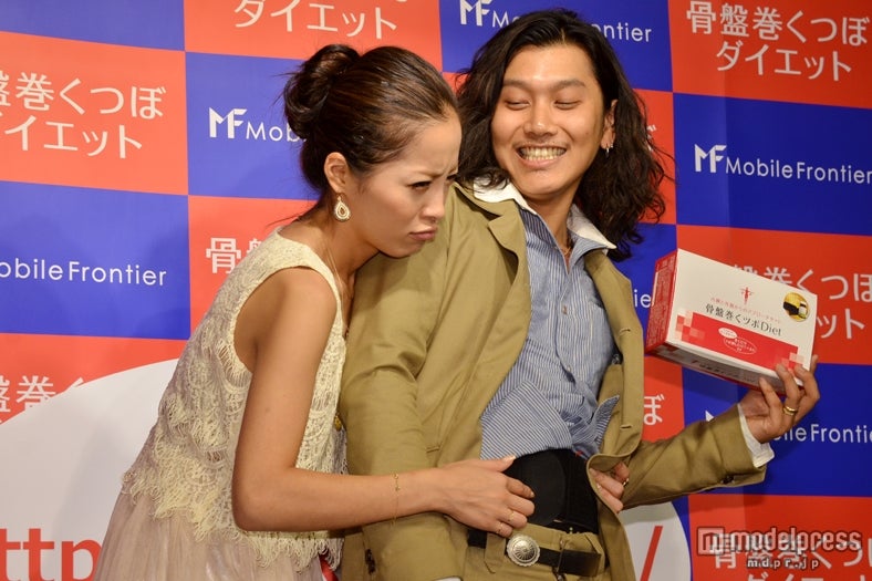 小森純（左）＆今井諒（右）夫妻