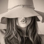 男性が追いかけたくなる 余裕のある女性 の特徴5選 モデルプレス 男性が追いかけたくなる 余裕のある女性 の特徴5選 モデルプレス