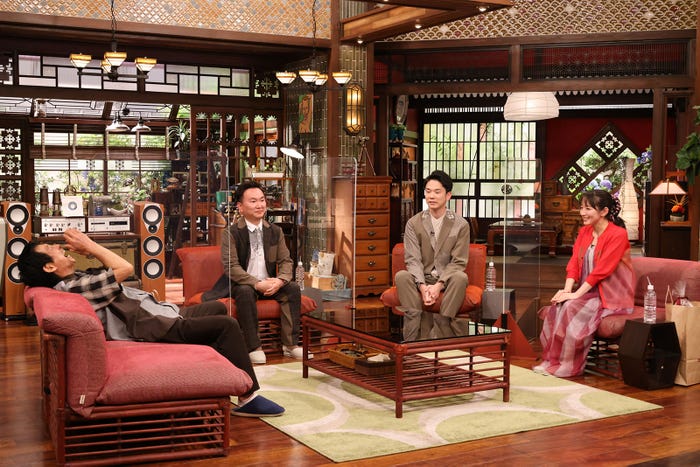 明石家さんま、山内健司、濱家隆一、吉岡里帆 (C)カンテレ