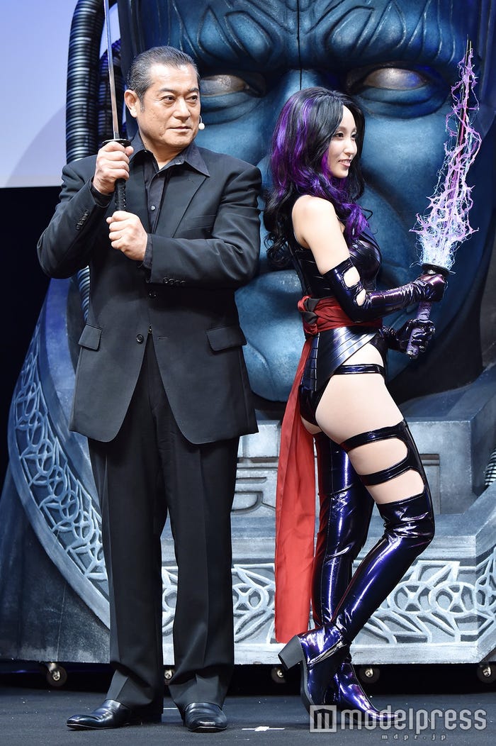 松平健、吉木りさ(C)モデルプレス