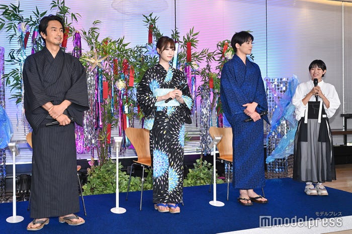 (左から)眞島秀和、高橋ひかる、一ノ瀬颯、若杉栞南氏(C)モデルプレス