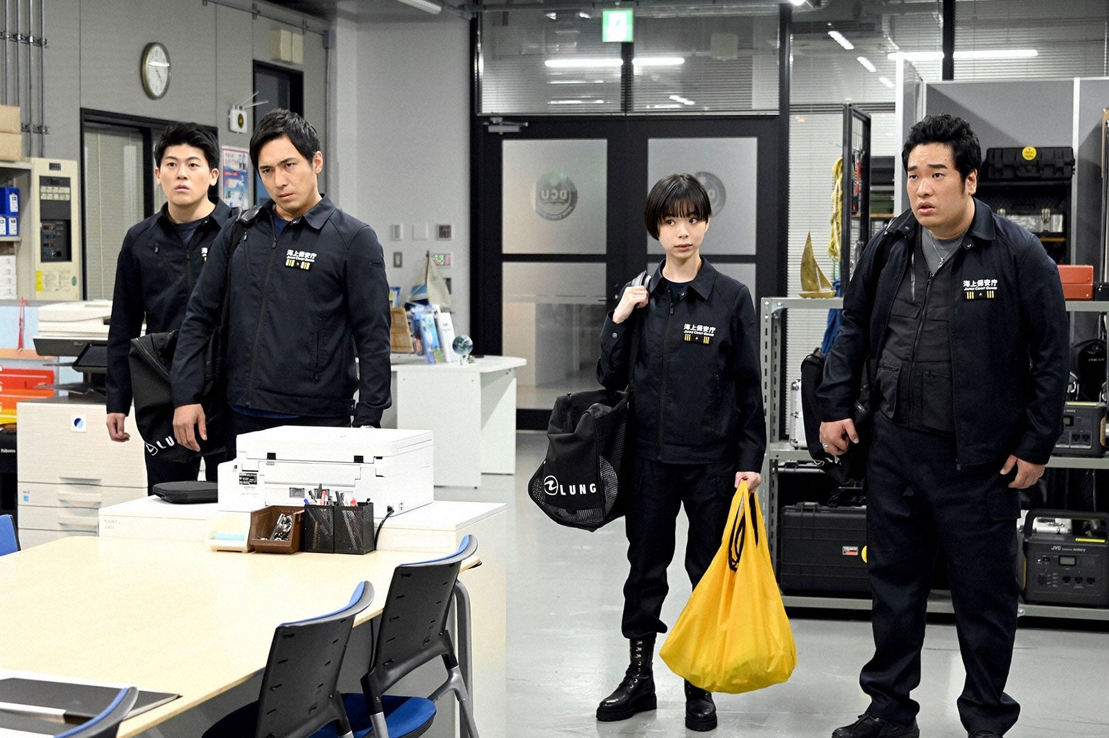 有輝（土佐兄弟）、高橋光臣、趣里、岡崎体育／「DCU」第4話より（C）TBS