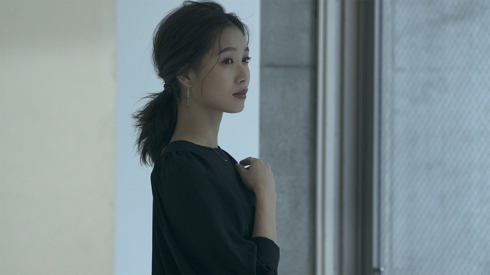 雑誌撮影をするりさこ「TERRACE HOUSE OPENING NEW DOORS」44th WEEK（C）フジテレビ／イースト・エンタテインメント