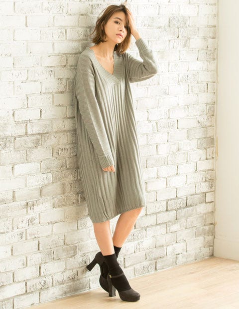 Vネックニットワンピース「Re:EDIT by GALSTAR」2,998円(税込)/画像提供:Re:EDIT by GALSTAR