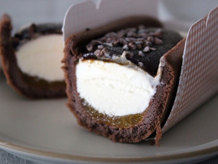 冷凍庫から出して少し置くと、食感はなめらかに、素材の味はよりはっきりと変化