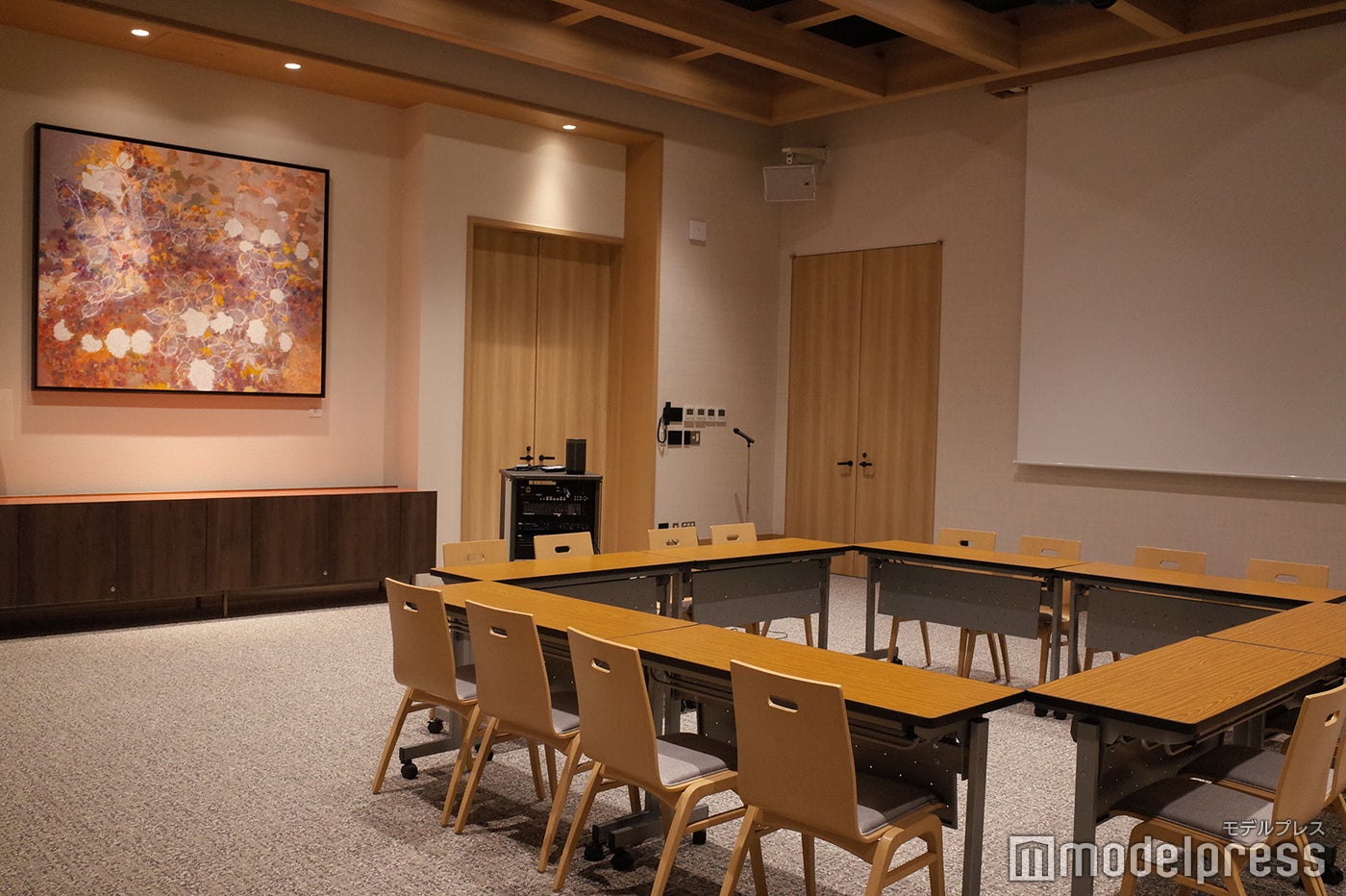 ノゾホテル（C）モデルプレス