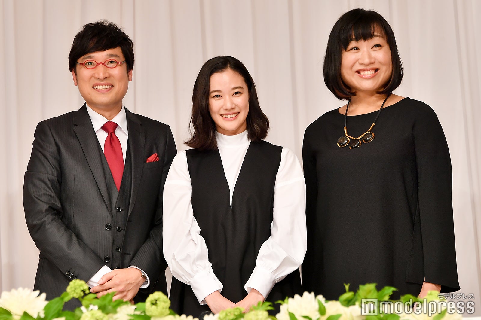 山里亮太、蒼井優、山崎静代（C）モデルプレス