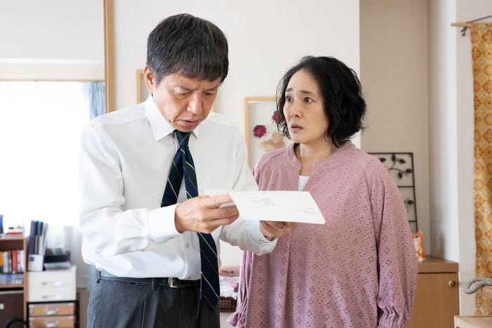 勝村政信、西尾まり「しょせん他人事ですから」第6話より(C)しょせん他人事ですから製作委員会